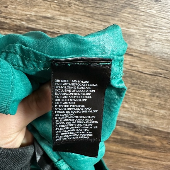 The North Face Emerald Cargo Shorts Relaxed Fit - Picture 5 of 6